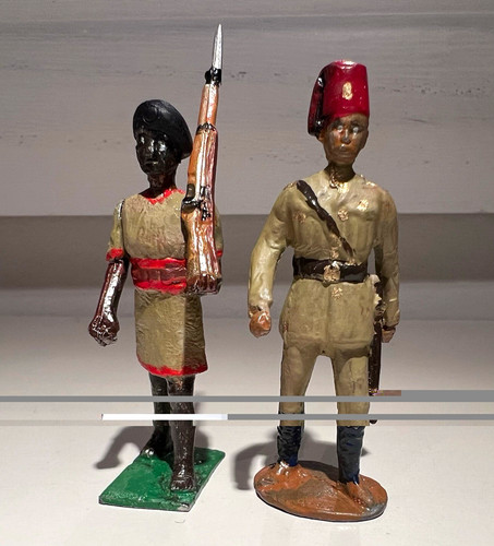 Painted lead toy soldier - 2,