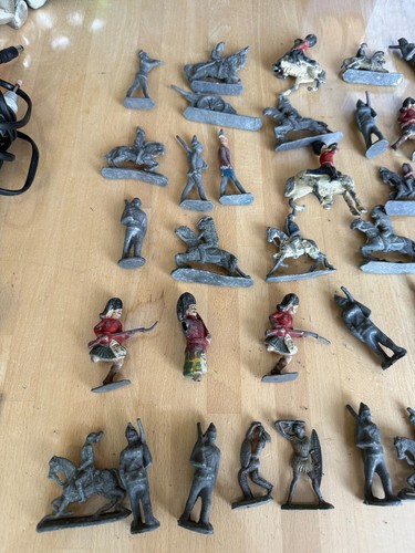 Lead cast metal soldiers - soldiers, mixed