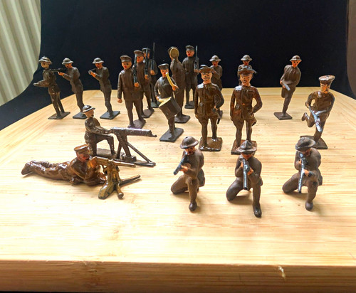 Vintage lead toy soldiers - toy,