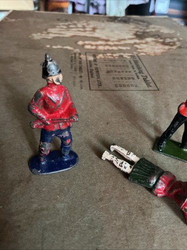 Vintage lead soldiers - of, 3