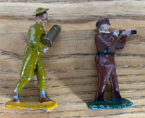 Two metal soldiers - two,