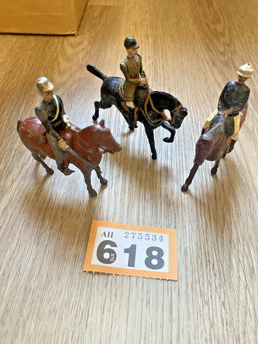 Vintage lead soldiers - soldiers, on