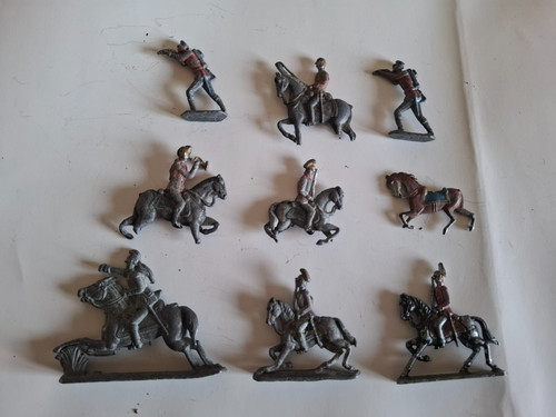 Vintage flat lead soldiers - flat,
