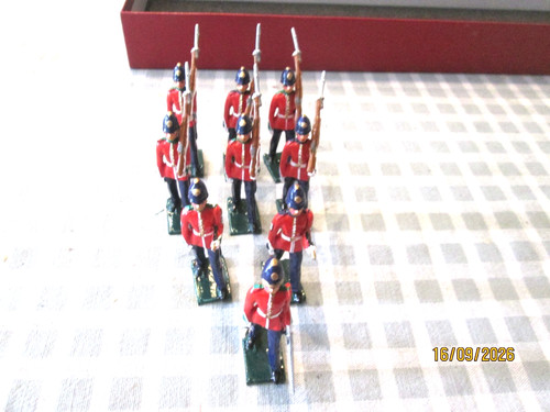 Lead soldiers officers and - 9,